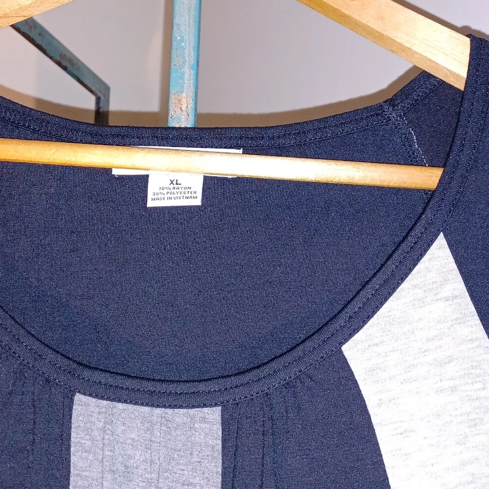 LIZ CLAIBORNE  Women's Black And Gray Knit Top XL